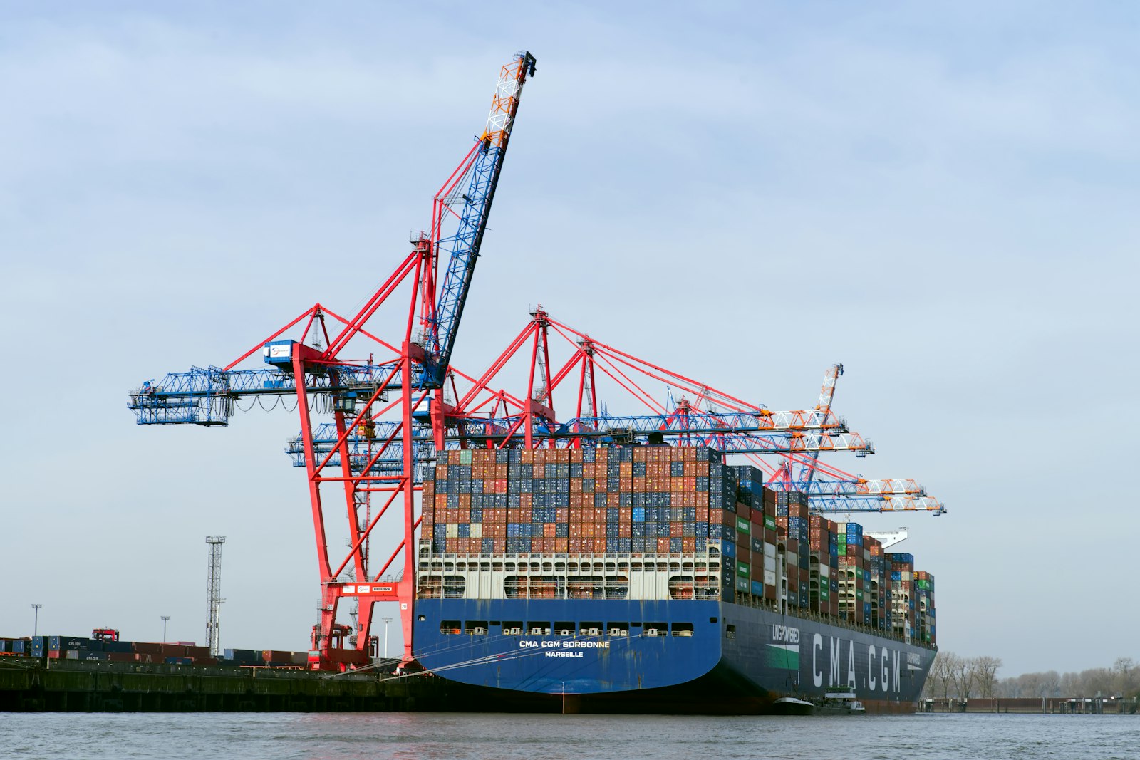International maritime logistics